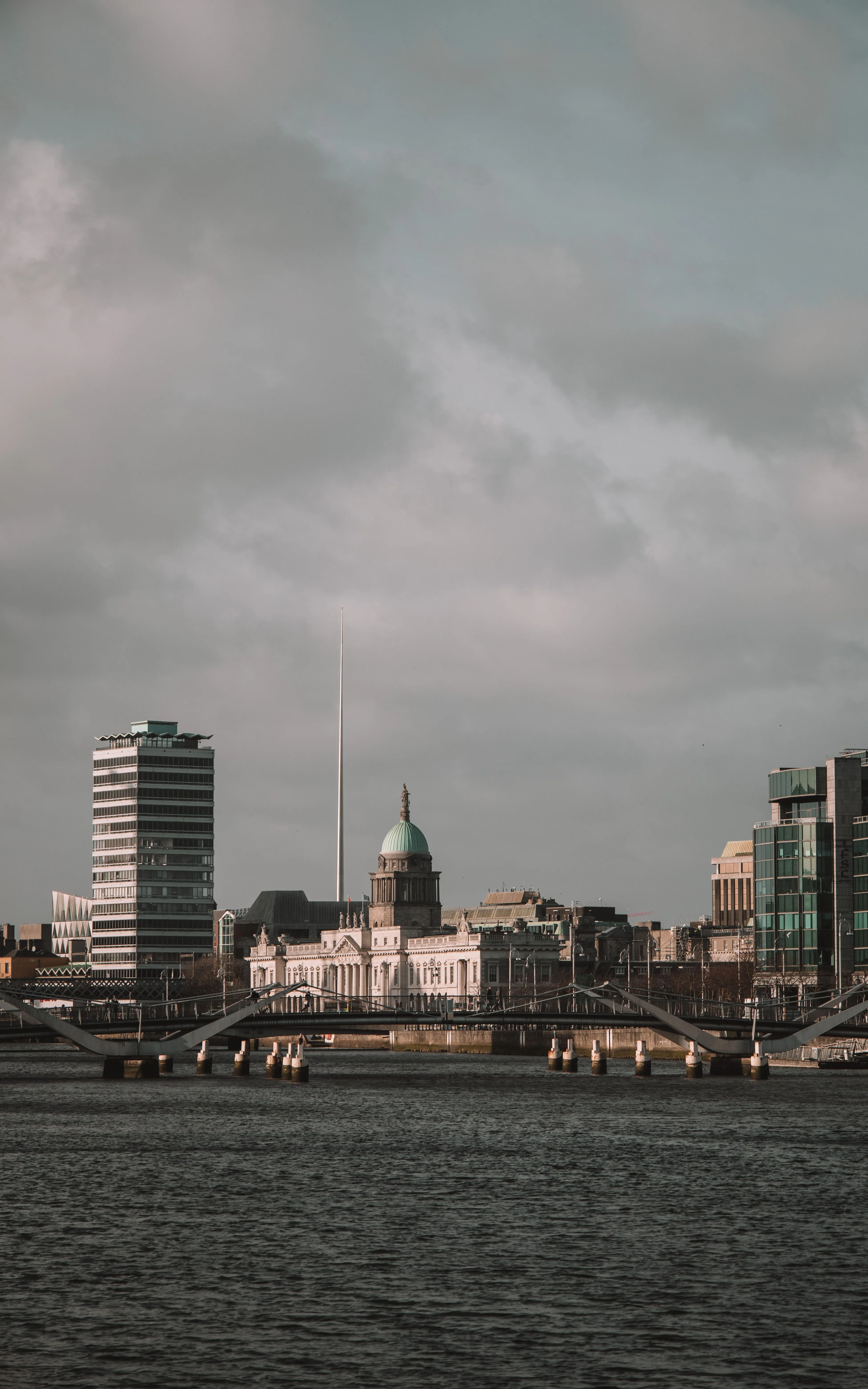 Best Travel eSIM for Ireland 2026: Skip the Dublin Airport SIM Traps